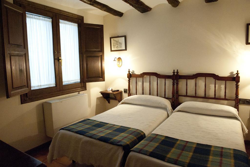 Hostal Santa Agueda タラソナ 部屋 写真