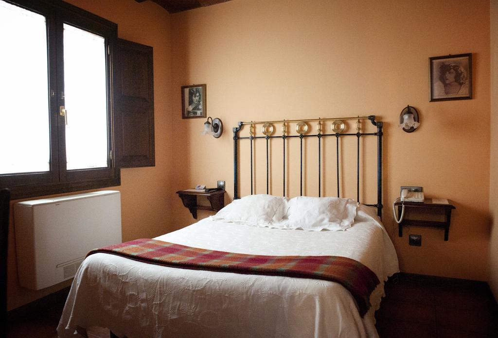 Hostal Santa Agueda タラソナ 部屋 写真