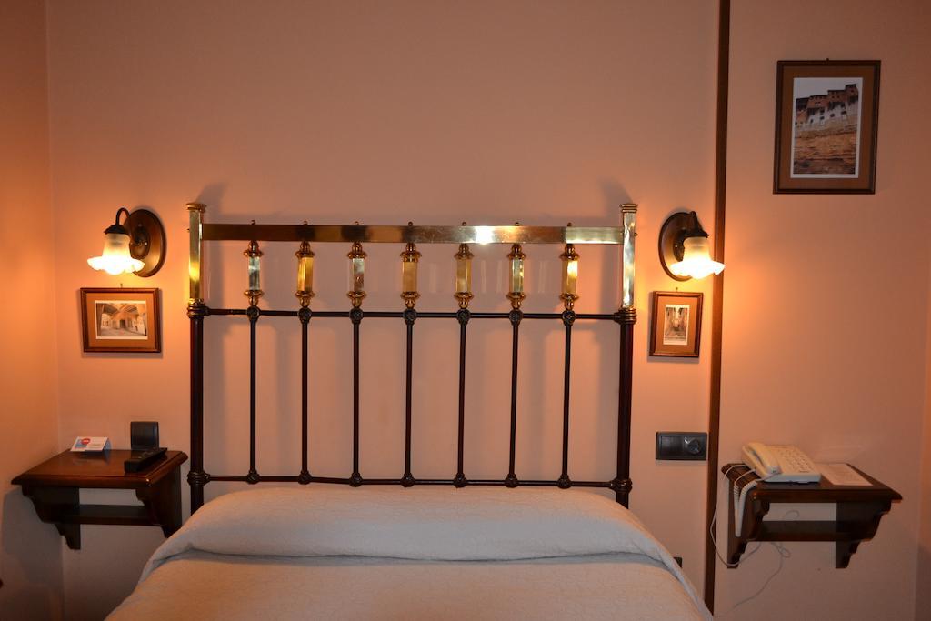 Hostal Santa Agueda タラソナ 部屋 写真