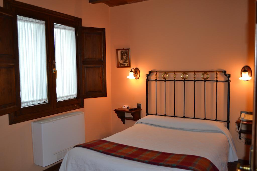 Hostal Santa Agueda タラソナ 部屋 写真