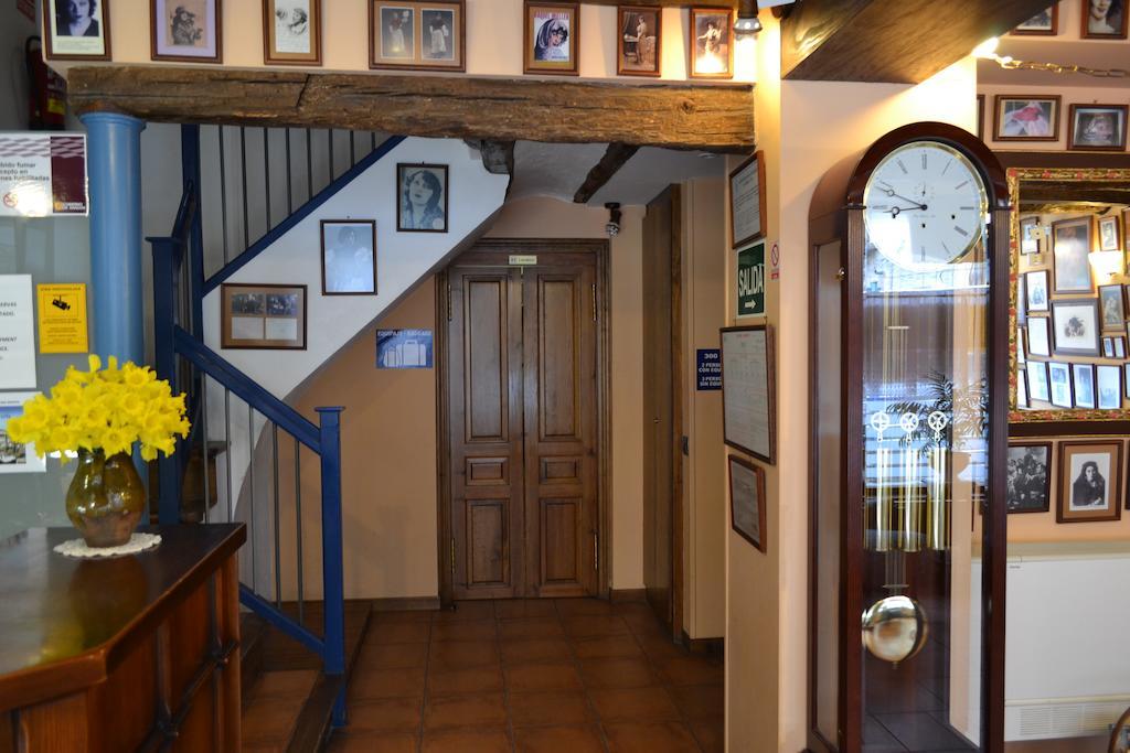 Hostal Santa Agueda タラソナ エクステリア 写真