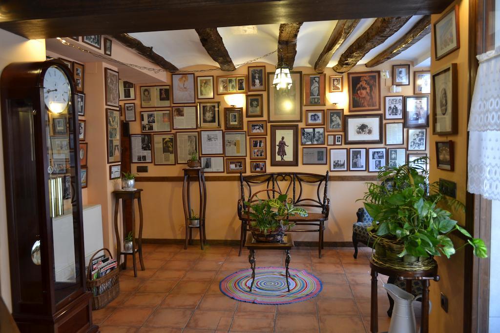 Hostal Santa Agueda タラソナ エクステリア 写真