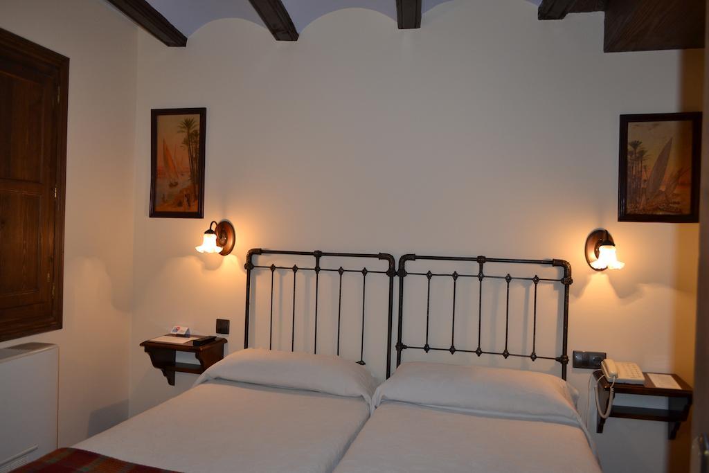 Hostal Santa Agueda タラソナ エクステリア 写真